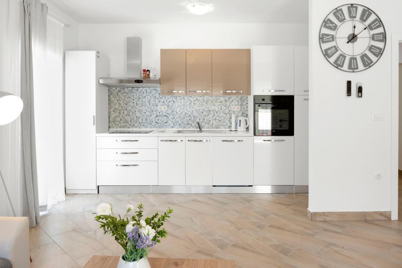 Aaa Anic Amazing Apartments Deluxe Split Bagian luar foto