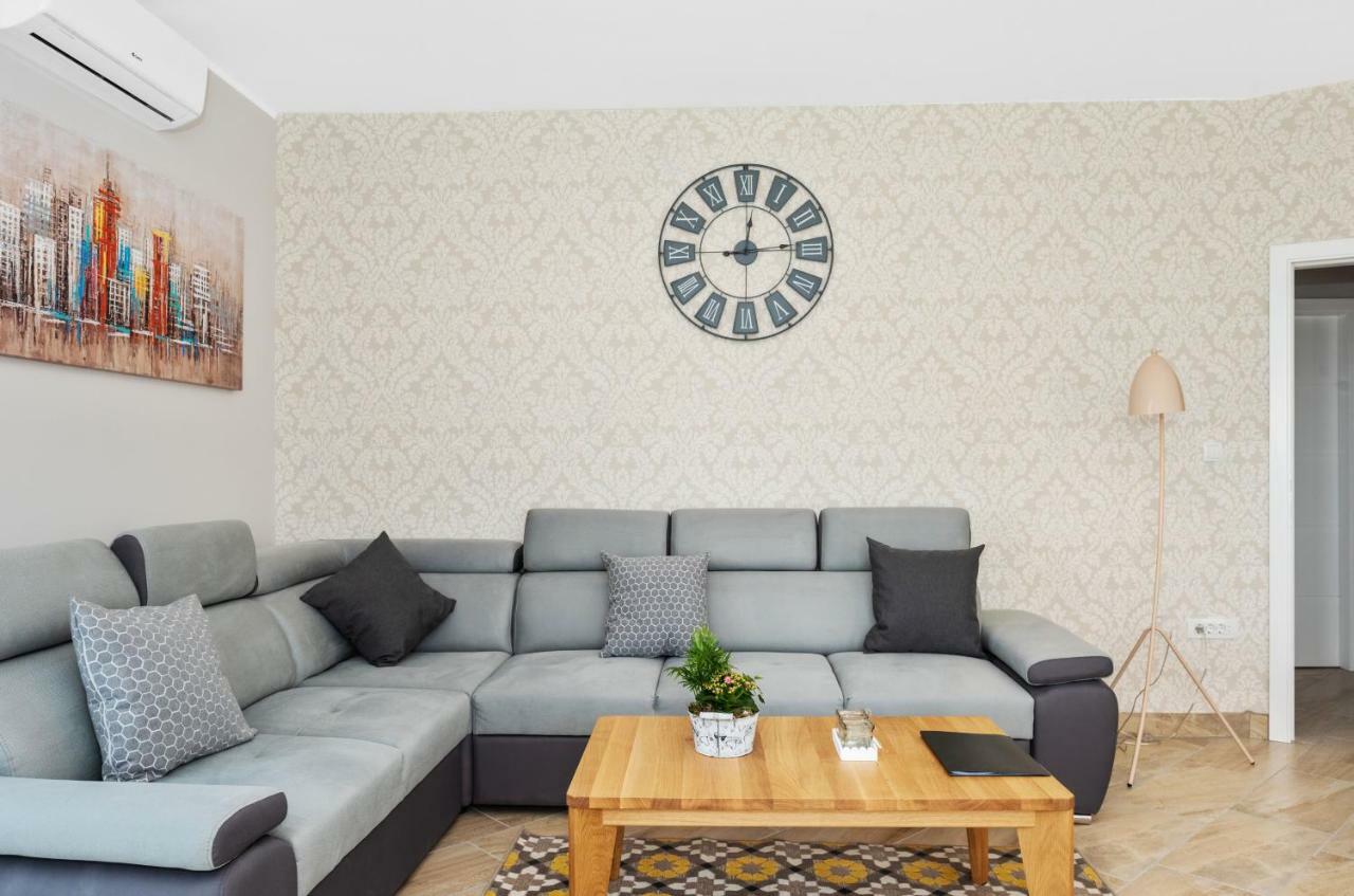 Aaa Anic Amazing Apartments Deluxe Split Bagian luar foto